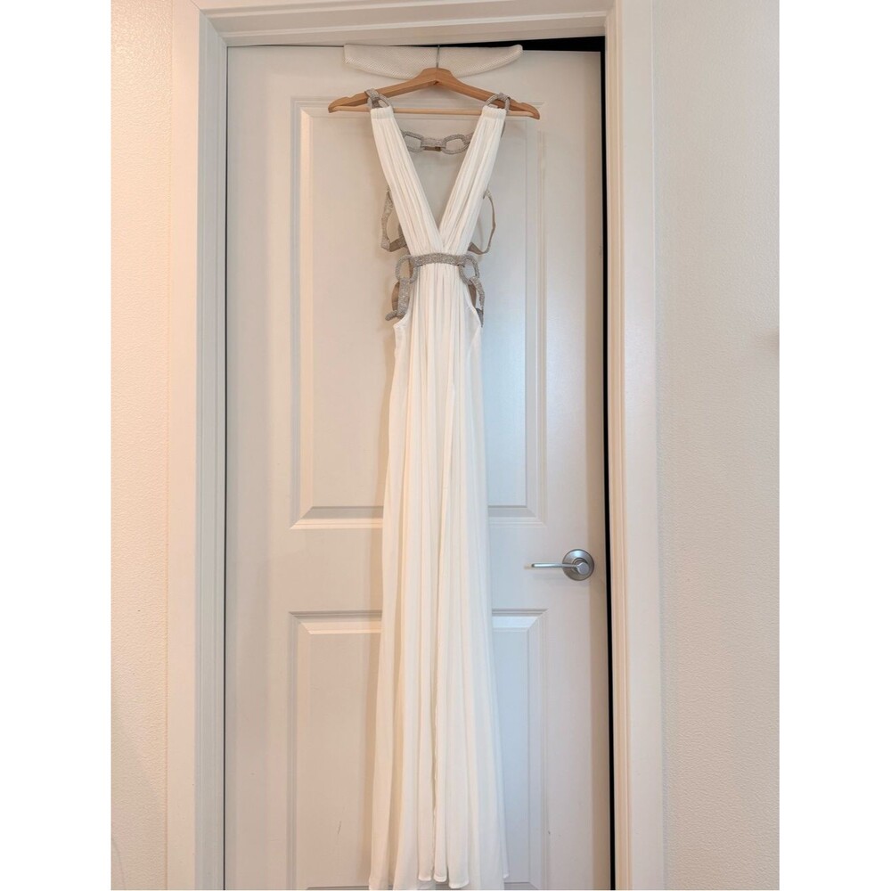 NEW BRONX AND BANCO Elegant White Cutout Plunge Brielle Diamond Gown - Picture 6 of 15